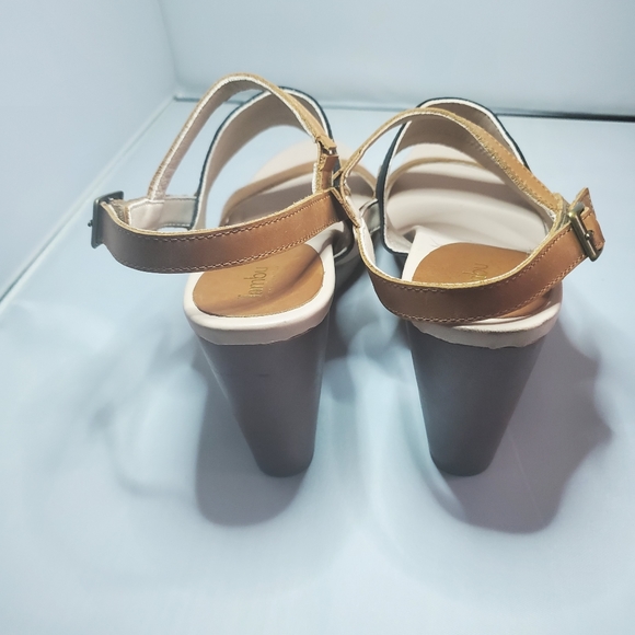 New sandals, never been worn. Great condition